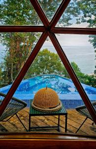Bazén v ubytování Glamping Martini Kvariati with pool nebo v jeho okolí
