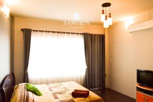 Letto o letti in una camera di Sangjun On Beach Resort