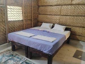 En eller flere senger på et rom på Tamarind Tree Way Side Amenities