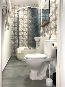 Et badeværelse på Familly Apartament 7