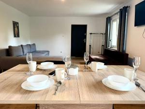 Et opholdsområde på Familly Apartament 7 + 4 billeder