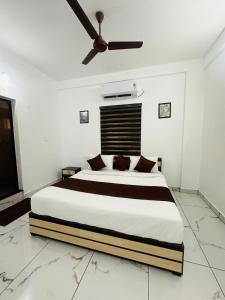 Postel nebo postele na pokoji v ubytování Hotel Gold Suite, Kakkanad