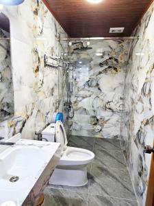Koupelna v ubytování Sky hotel