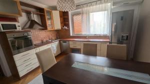 Cucina o angolo cottura di Stan Daleka Obala