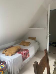 Postel nebo postele na pokoji v ubytování Appart étage Pesked Ru