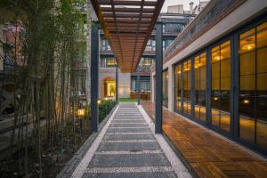 上海市にあるShanghai Huaihai Mansionの通路付事務所の廊下 +14枚の写真