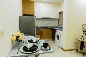 Η κουζίνα ή μικρή κουζίνα στο Jet Ap & Car 12 - AC