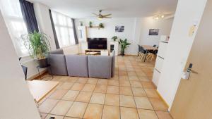 TV a/nebo společenská místnost v ubytování Zentral Altstadt Chur - Bahnhofsnah - Ferienwohnung - Bernina Express - Solution-Grischun + 19 fotografií