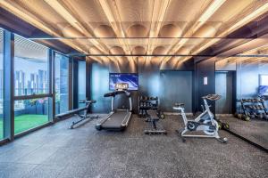 Fitness centrum a/nebo fitness zařízení v ubytování Atour S Hotel Shenzhen Nanshan Science and Technology Park Aote Coxing