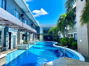 a swimming pool in the middle of a building at Circle Inn Hotel and Suites Bacolod in Bacolod