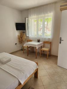 Postel nebo postele na pokoji v ubytování Apartmani Vidakovic
