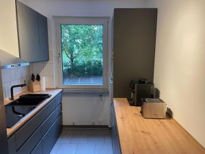 Casa Lobo في بوخوم: مطبخ مع حوض ونافذة +8 صور