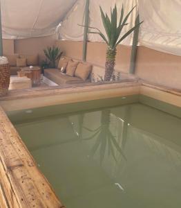 Bazén v ubytování Riad Agathe & Spa nebo v jeho okolí
