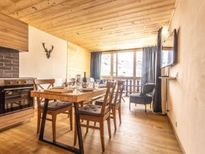 Posezení v ubytování Charmant appartement 4 pers. 40m², style montagne moderne, proche commodités aux Belleville - FR-1-545-47