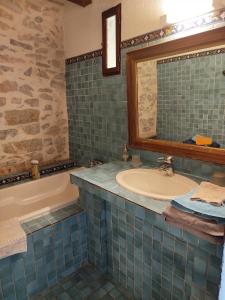 Photo de la galerie de l'établissement Mas de Bombequiols, à Saint-André-de-Buèges