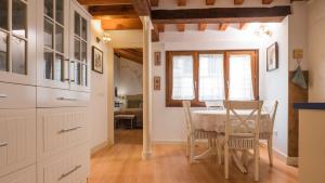a dining room with a table and chairs at El Capricho de Toledo in Toledo