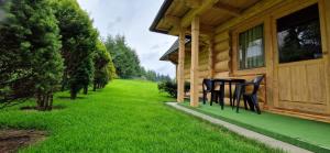 Vonkajšia záhrada v ubytovaní Domek z kominkiem Pod Limbą