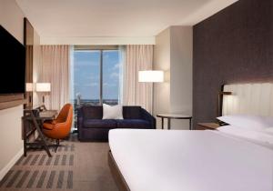 Postel nebo postele na pokoji v ubytování Hyatt Regency Frisco-Dallas