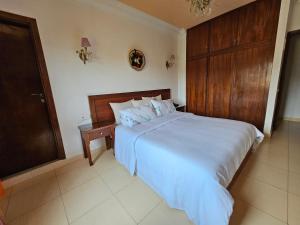 Una cama o camas en una habitación de Riad Dar Achaach