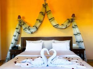 Una cama o camas en una habitación de Riad Dar Achaach