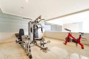 Fitness centrum a/nebo fitness zařízení v ubytování FabHotel Prime Nestlay Rooms Ramnad - Nr Golden Shopping Mall