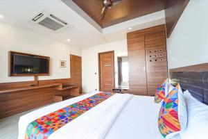 Postel nebo postele na pokoji v ubytování FabHotel Prime Nestlay Rooms Ramnad - Nr Golden Shopping Mall