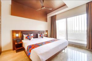 Postel nebo postele na pokoji v ubytování FabHotel Prime Nestlay Rooms Ramnad - Nr Golden Shopping Mall