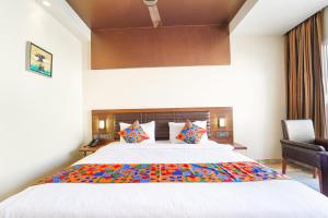 Postel nebo postele na pokoji v ubytování FabHotel Prime Nestlay Rooms Ramnad - Nr Golden Shopping Mall