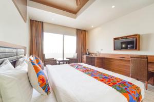 Postel nebo postele na pokoji v ubytování FabHotel Prime Nestlay Rooms Ramnad - Nr Golden Shopping Mall