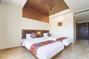 Postel nebo postele na pokoji v ubytování FabHotel Prime Nestlay Rooms Ramnad - Nr Golden Shopping Mall