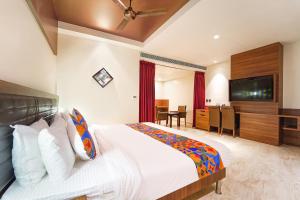 Postel nebo postele na pokoji v ubytování FabHotel Prime Nestlay Rooms Ramnad - Nr Golden Shopping Mall