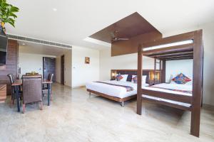 Postel nebo postele na pokoji v ubytování FabHotel Prime Nestlay Rooms Ramnad - Nr Golden Shopping Mall