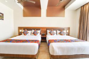 Postel nebo postele na pokoji v ubytování FabHotel Prime Nestlay Rooms Ramnad - Nr Golden Shopping Mall