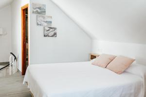 Letto o letti in una camera di Apartamentos y Estudios Casa de la Hoya