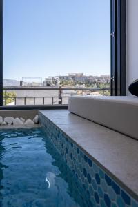 The swimming pool at or close to Heart Of Athens Apartments