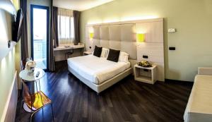 Postel nebo postele na pokoji v ubytování Acca Palace AA Hotels + 37 fotografií
