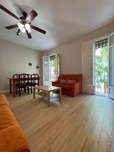 a living room with a couch and a table at Apartamento en San Bernardo, el barrio torero in Seville