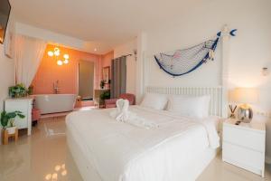 Postel nebo postele na pokoji v ubytování Virawan home villa ที่พักเกาะล้าน + 29 fotografií