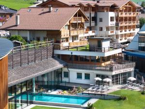 Bazén v ubytování Wellness Hotel Gran Risa***S nebo v jeho okolí