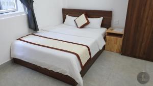 Postel nebo postele na pokoji v ubytování Vy An Hotel