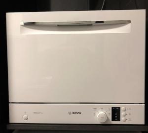 a white microwave oven with a white door at Acogedor apartamento en pleno centro in Puigcerdà +13 photos