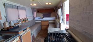 Posezení v ubytování DHABAB caravan