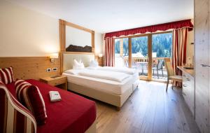 Postel nebo postele na pokoji v ubytování Wellness Hotel Gran Risa***S + 37 fotografií