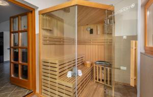 Fotografie z fotogalerie ubytování Stunning Home In Lukovdol With Sauna v destinaci Lukovdol