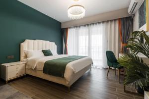 Posteľ alebo postele v izbe v ubytovaní Livetour Hotel Gulao Water Town OCT Jiangmen