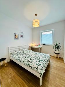 Ένα ή περισσότερα κρεβάτια σε δωμάτιο στο Apartament Lidia - osiedle monitorowane, prywatne miejsce parkingowe