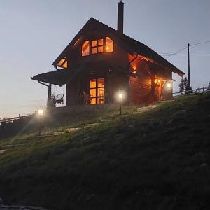 Byggingin sem sumarhúsið er í