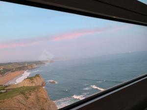 ソペラーナにあるVistas al marの窓から海の景色を望めます。 +1枚の写真