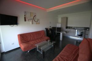 Kuchyň nebo kuchyňský kout v ubytování Neptune Hotel Apartments Paphos