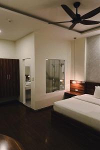 Letto o letti in una camera di Hong Nhan Hotel